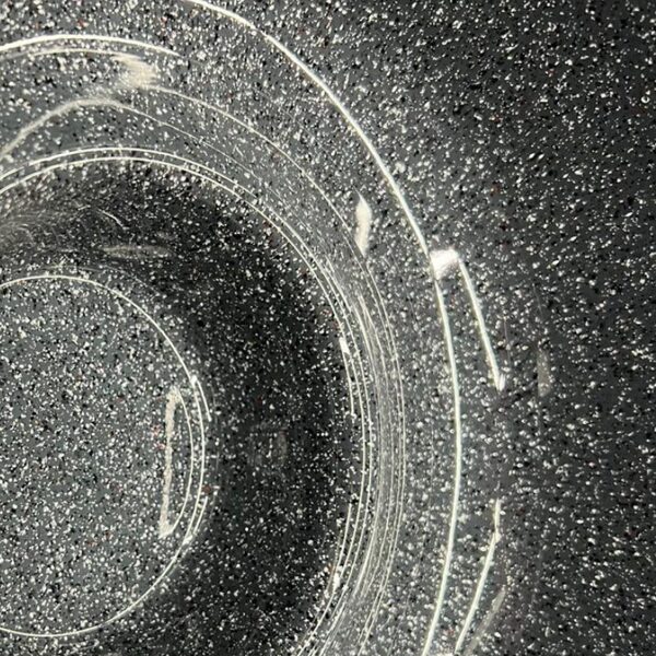 Akmensmasa tumši pelēks